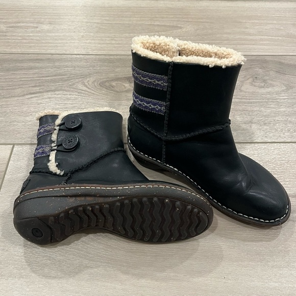 UGG Shoes - UGG Lillie Brown Leather Sheepskin Lined Boots - Women's 6